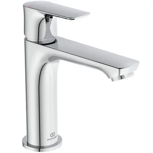 Chromfarbener Wasserhahn von Ideal Standard mit flacher Steuerung und gerader Auslauflänge, geeignet für modernes Badezimmerdesign.
